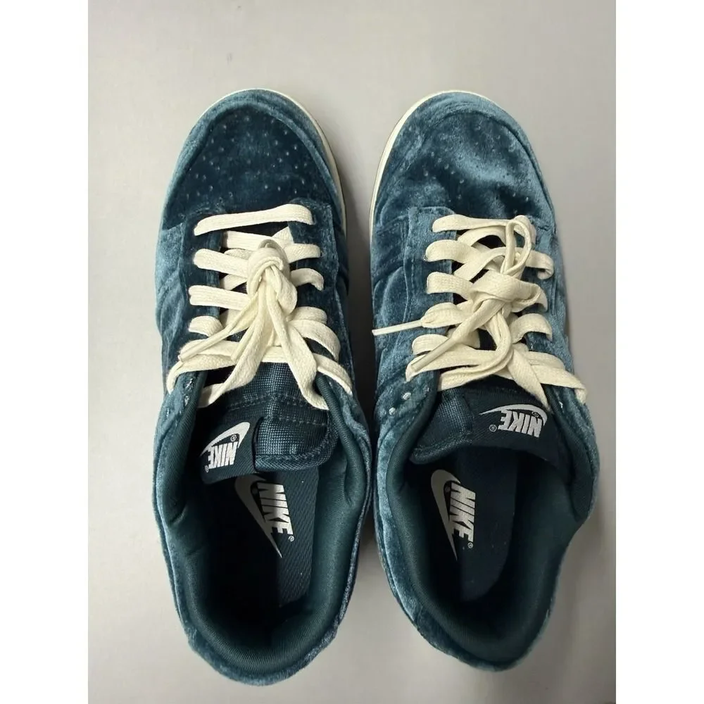 Nike Dunk Low 'Green Velvet' Women's Shoes DZ5224-300. Sz 8.5